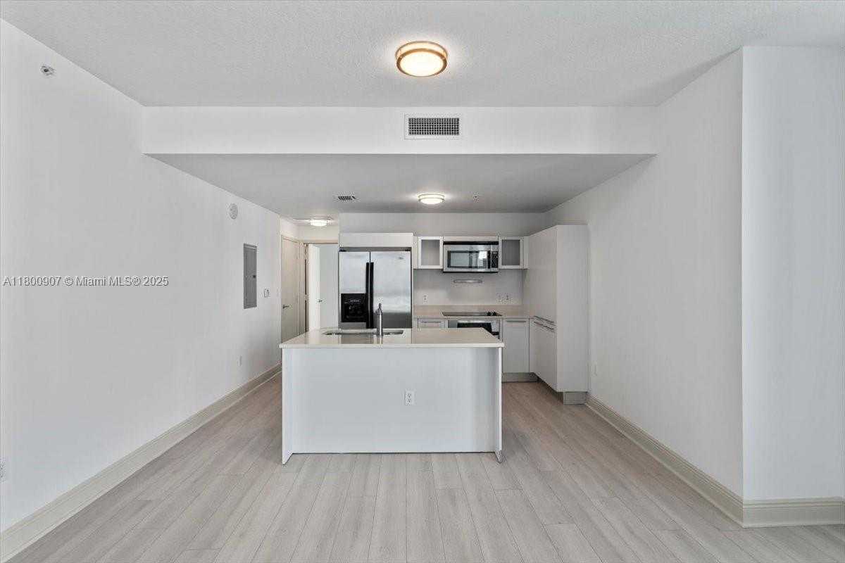 Small Image of 1900 NORTH BAYSHORE DR #1810, Miami Number 6