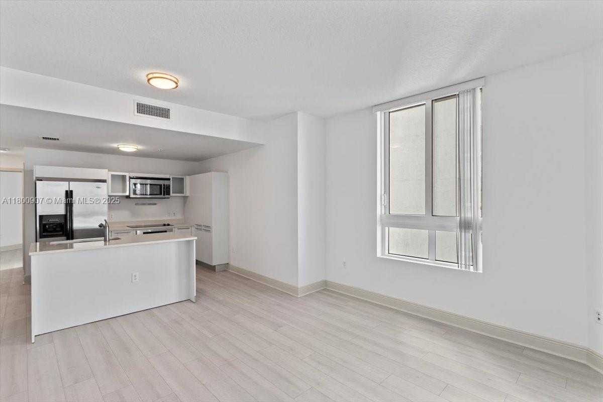 Small Image of 1900 NORTH BAYSHORE DR #1810, Miami Number 7