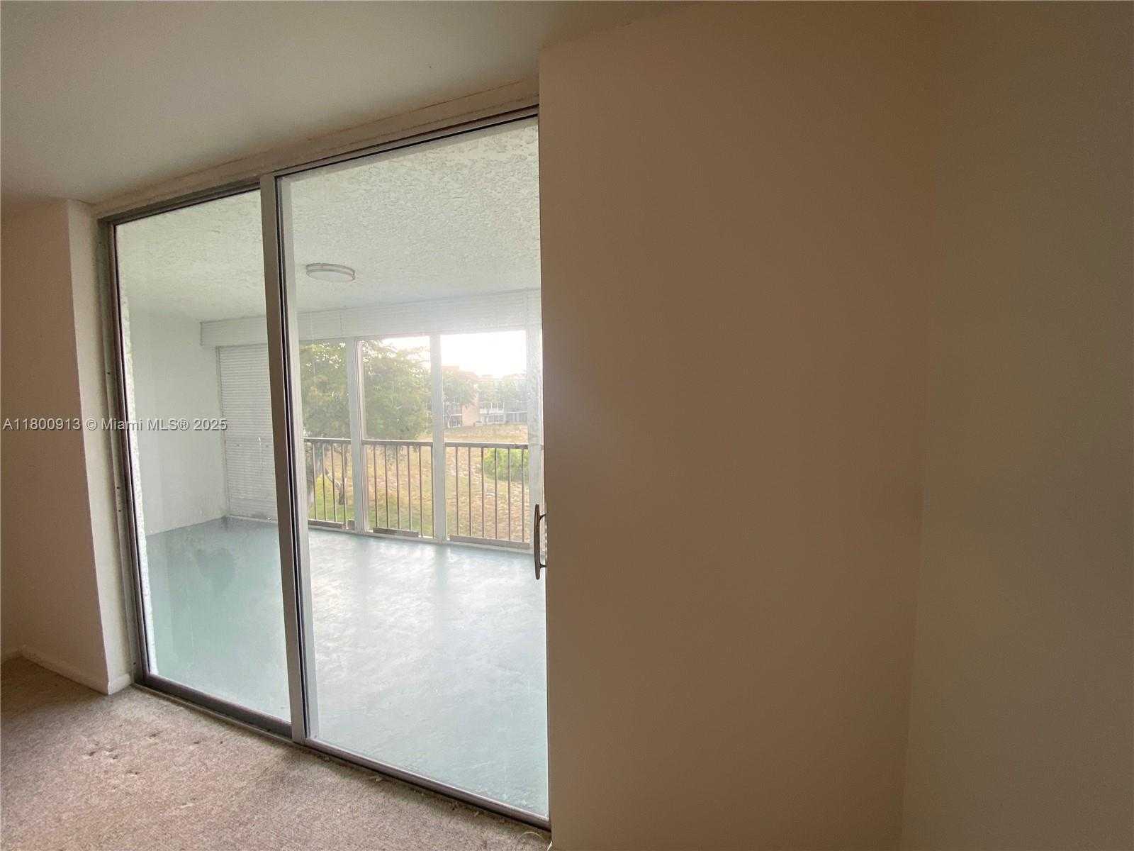 Small Image of 7220 LAKE CIR DR #301, Margate Number 4