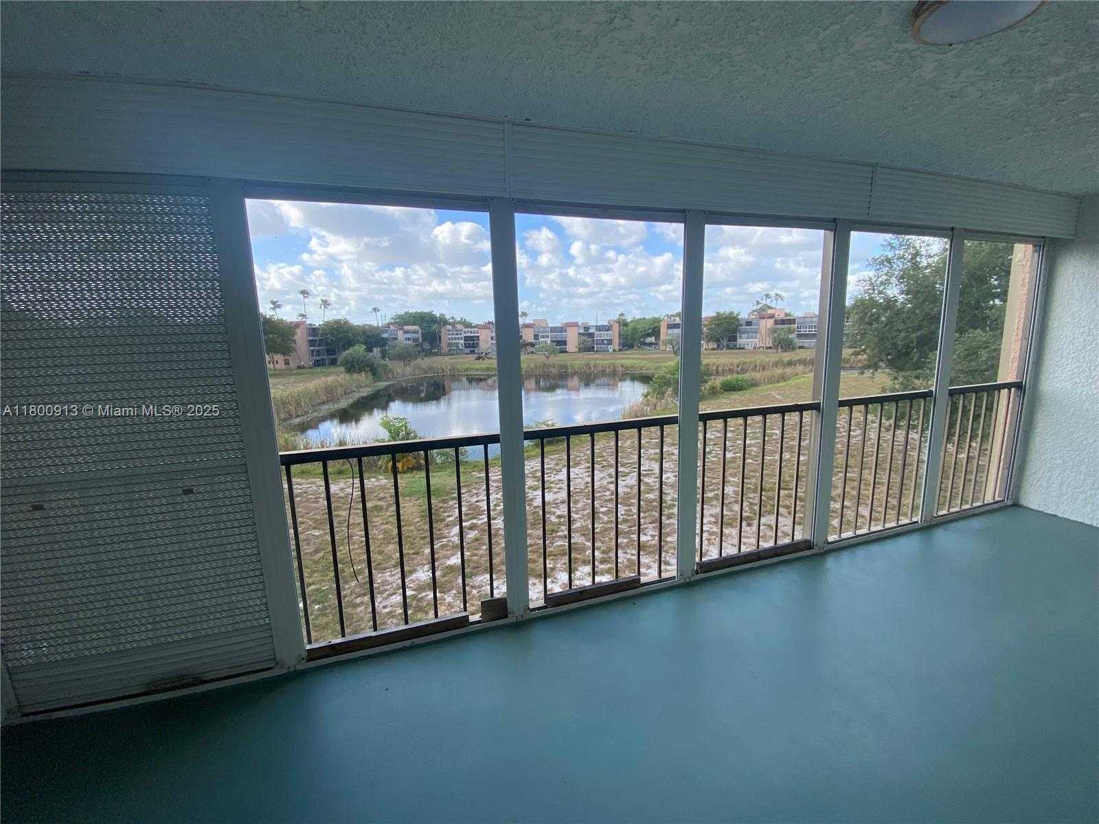 Small Image of 7220 LAKE CIR DR #301, Margate Number 6