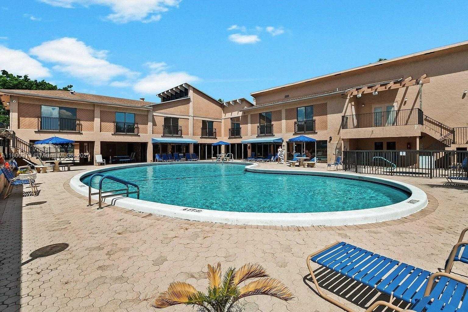 Small Image of 7220 LAKE CIR DR #301, Margate Number 9