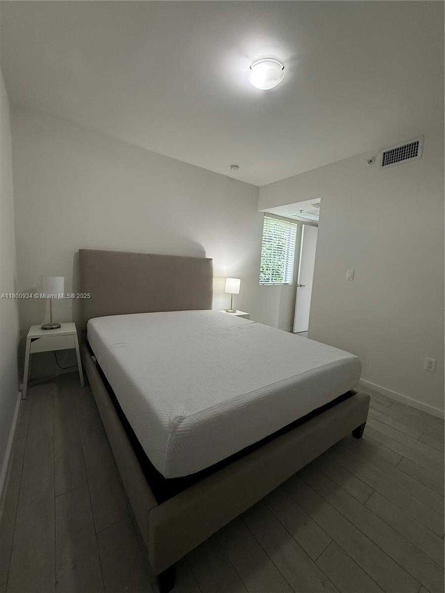 Small Image of 1601 MERIDIAN AVE #101, Miami Beach Number 10