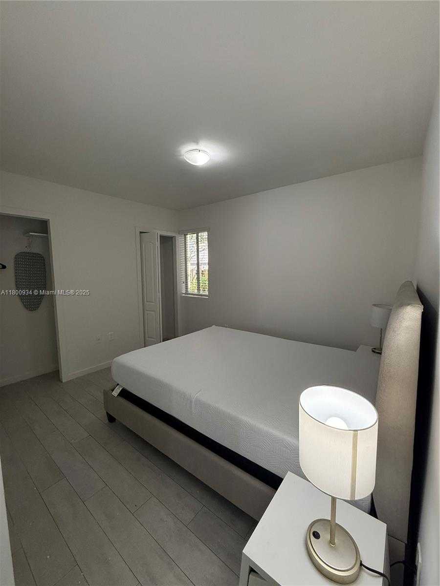 Small Image of 1601 MERIDIAN AVE #101, Miami Beach Number 12