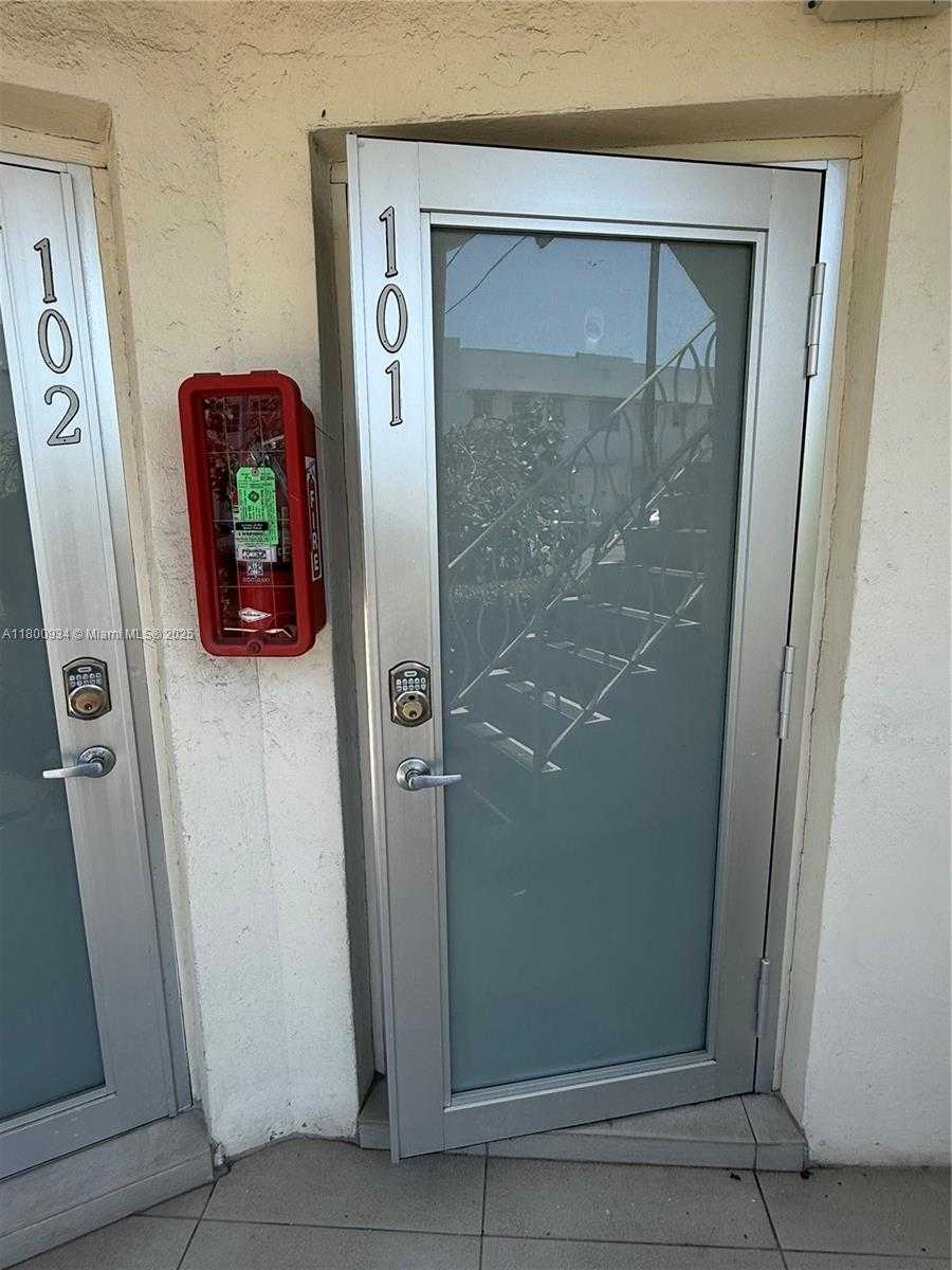 Small Image of 1601 MERIDIAN AVE #101, Miami Beach Number 2