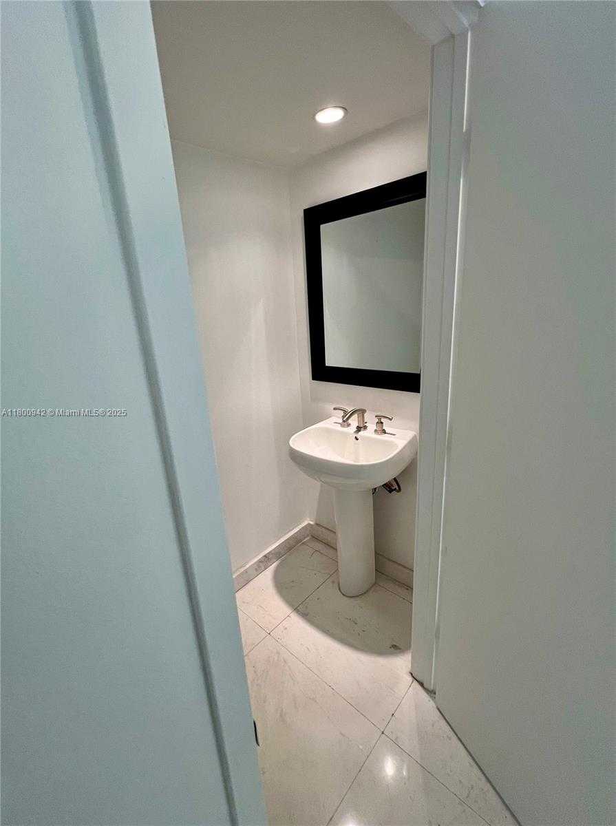 Small Image of 901 BRICKELL KEY BLVD #603, Miami Number 37