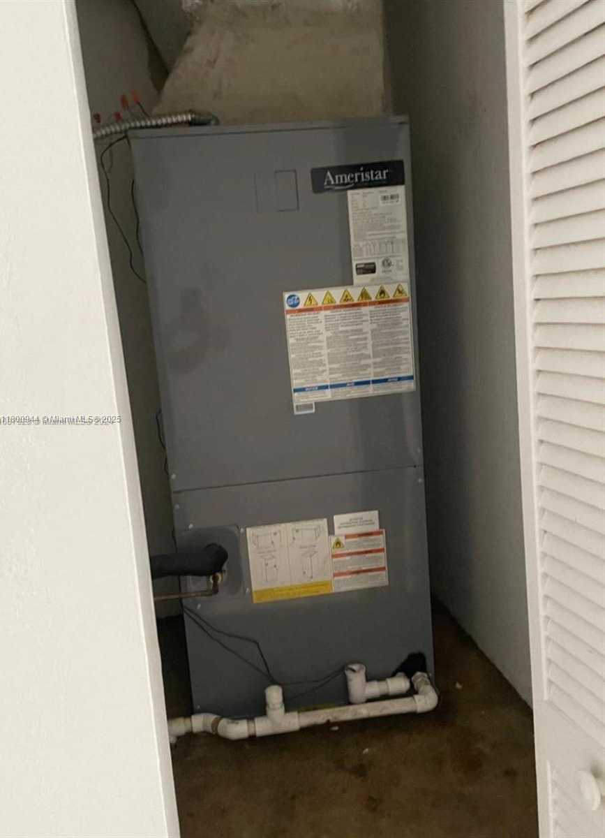 Small Image of 307 NORTH WEST 84TH ST #307, Miami Number 8
