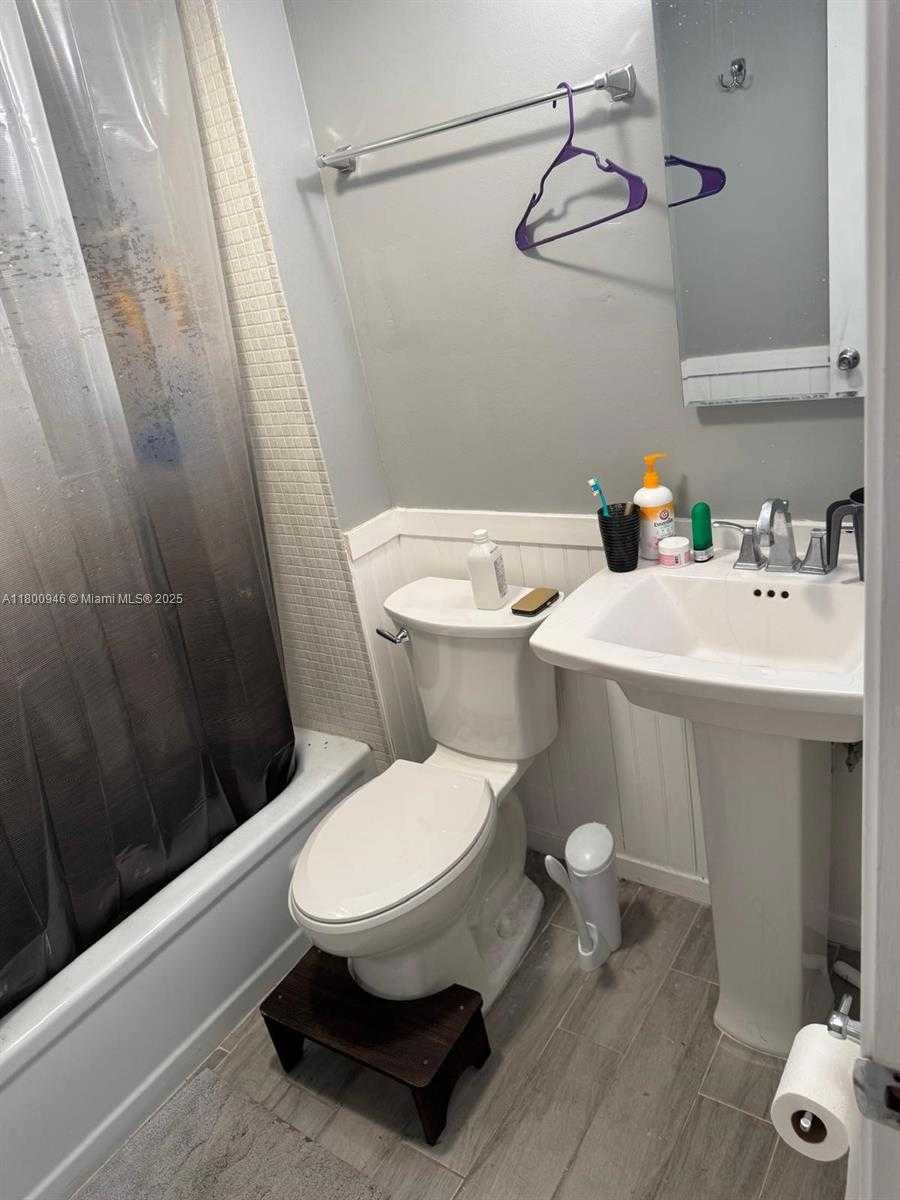 Small Image of 114 ROYAL PARK DR #4H, Oakland Park Number 5