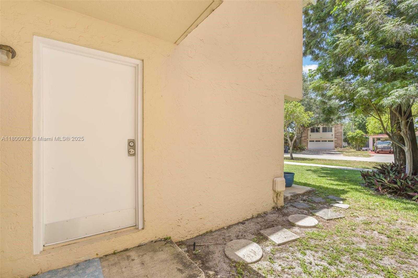 Small Image of 8713 NORTH EAST 4TH AVE RD #8713, Miami Shores Number 17