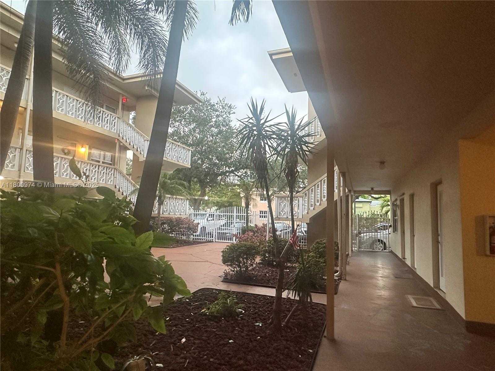Small Image of 1958 MONROE ST #102, Hollywood Number 2