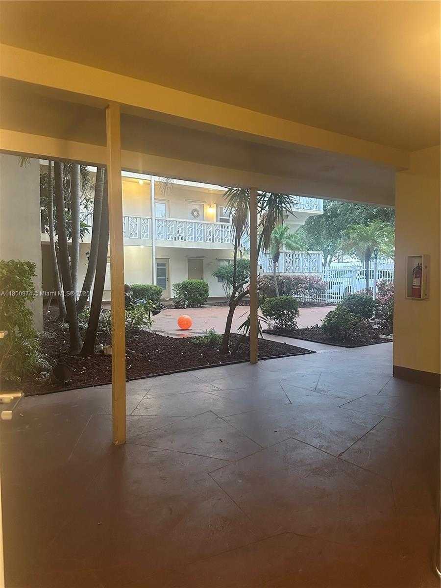 Small Image of 1958 MONROE ST #102, Hollywood Number 3