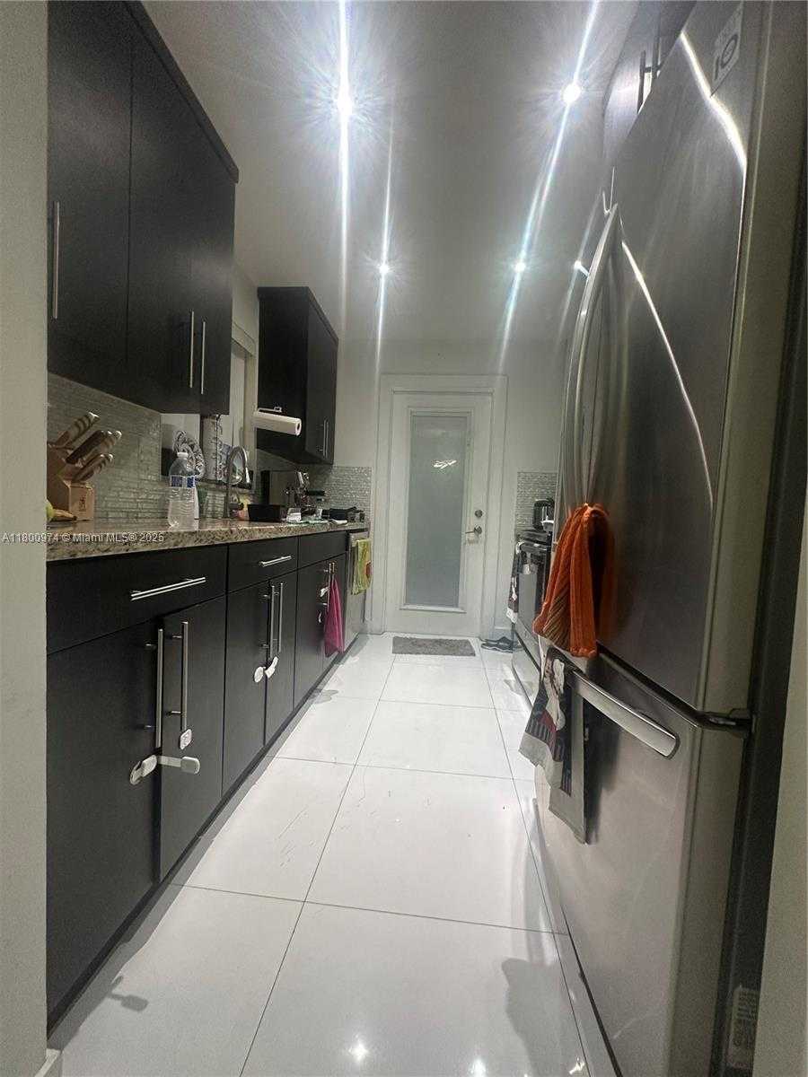Small Image of 1958 MONROE ST #102, Hollywood Number 6
