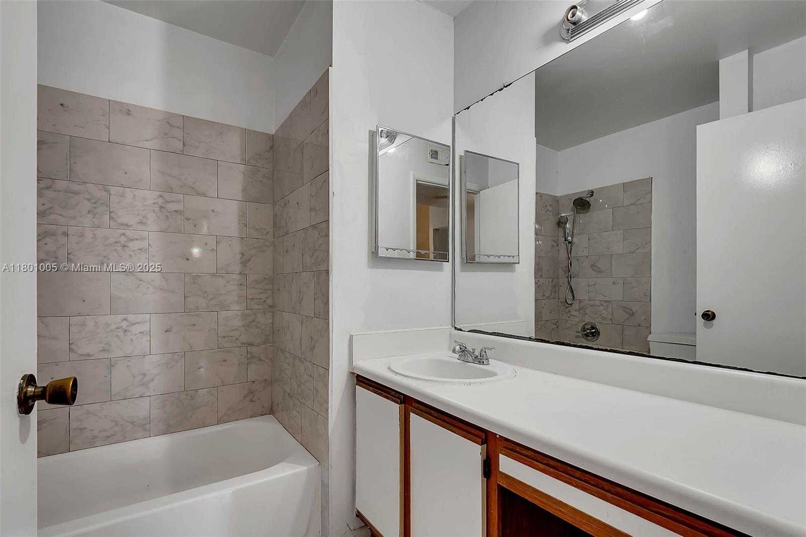 Small Image of 15295 SOUTH WEST 107TH LN #1009, Miami Number 14