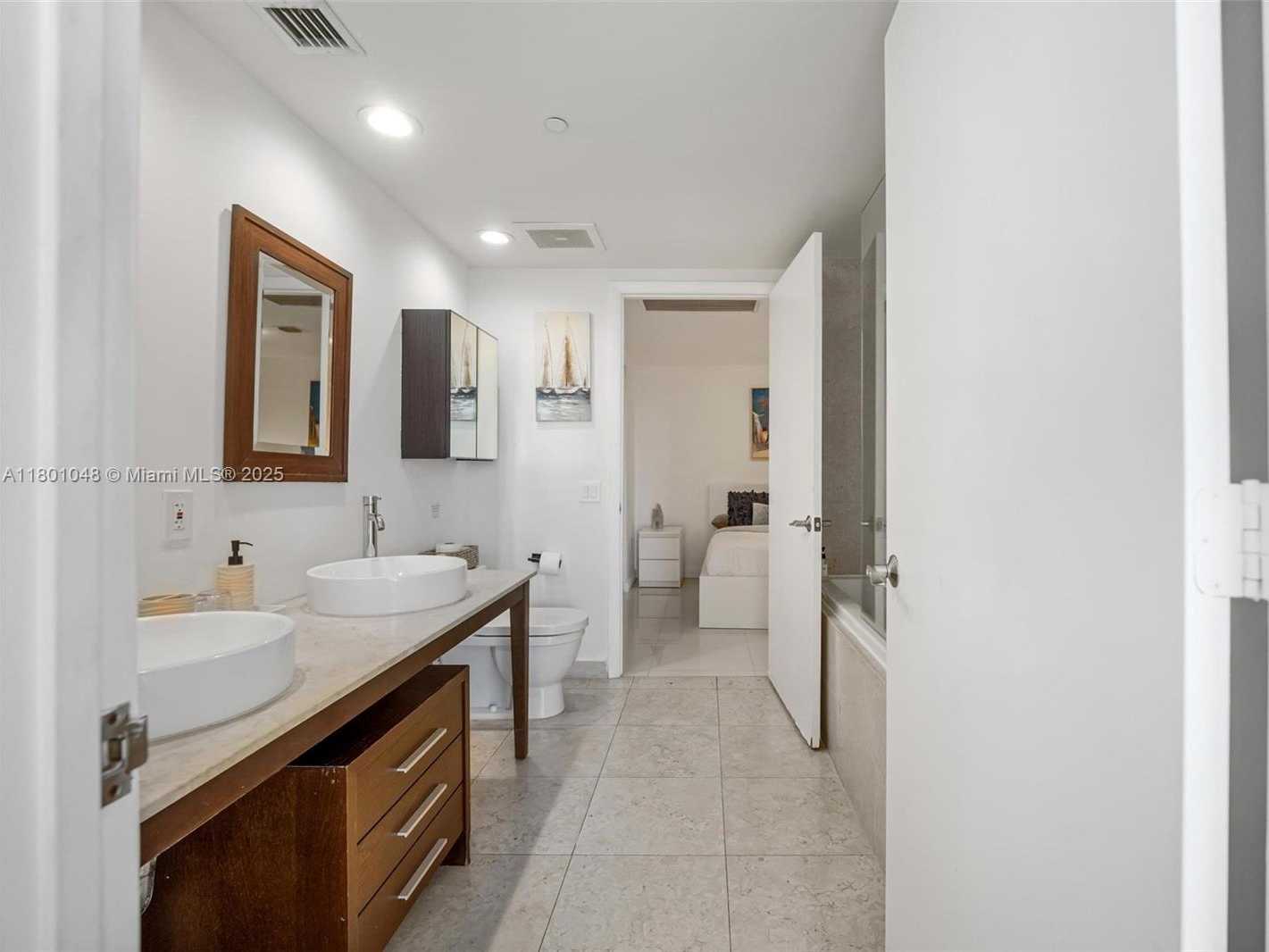 Small Image of 485 BRICKELL AVE #1609, Miami Number 10