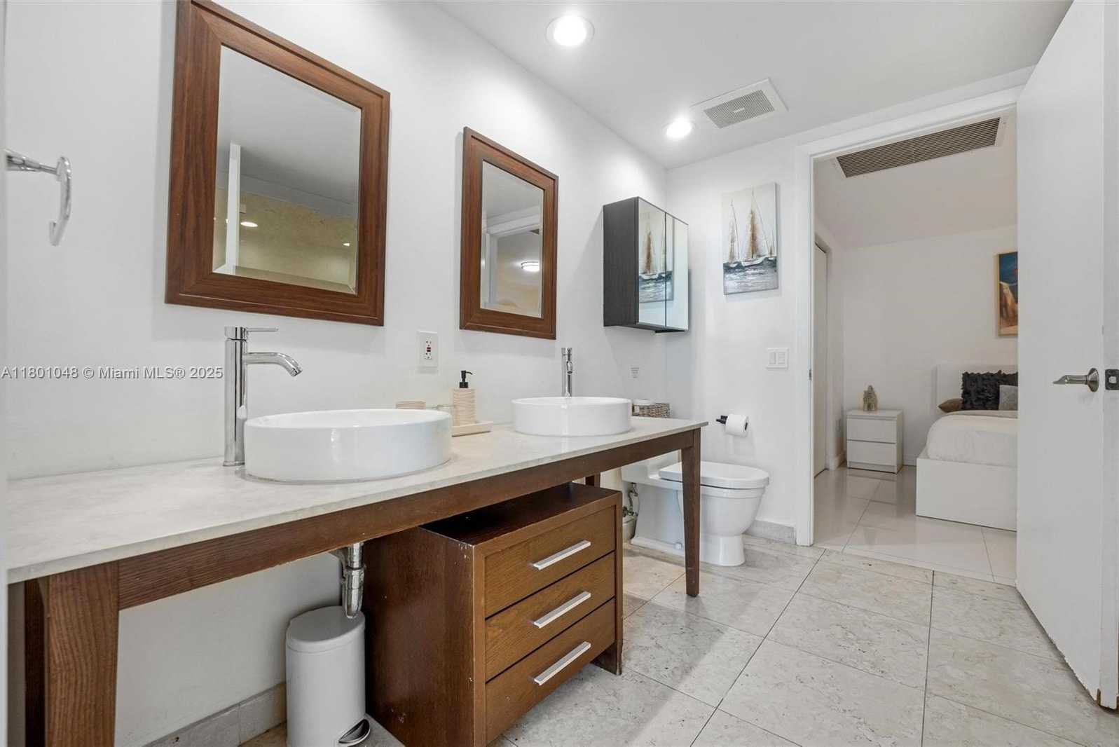 Small Image of 485 BRICKELL AVE #1609, Miami Number 11