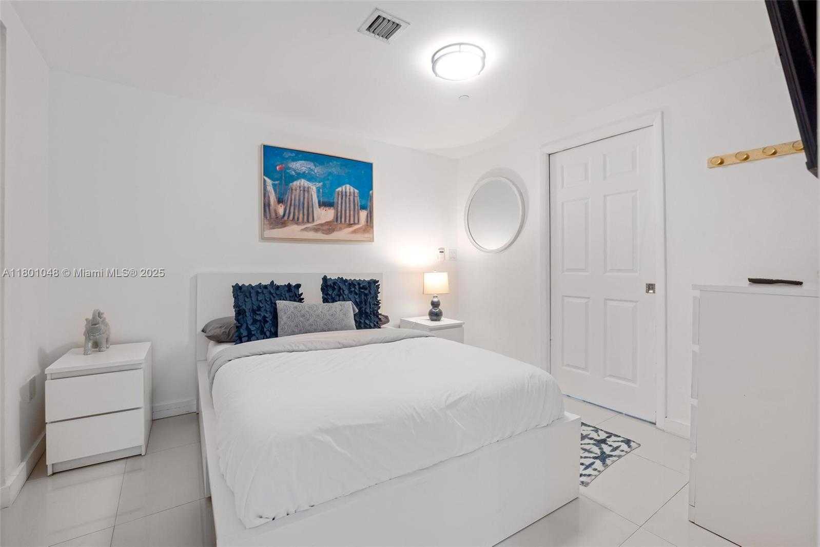 Small Image of 485 BRICKELL AVE #1609, Miami Number 13