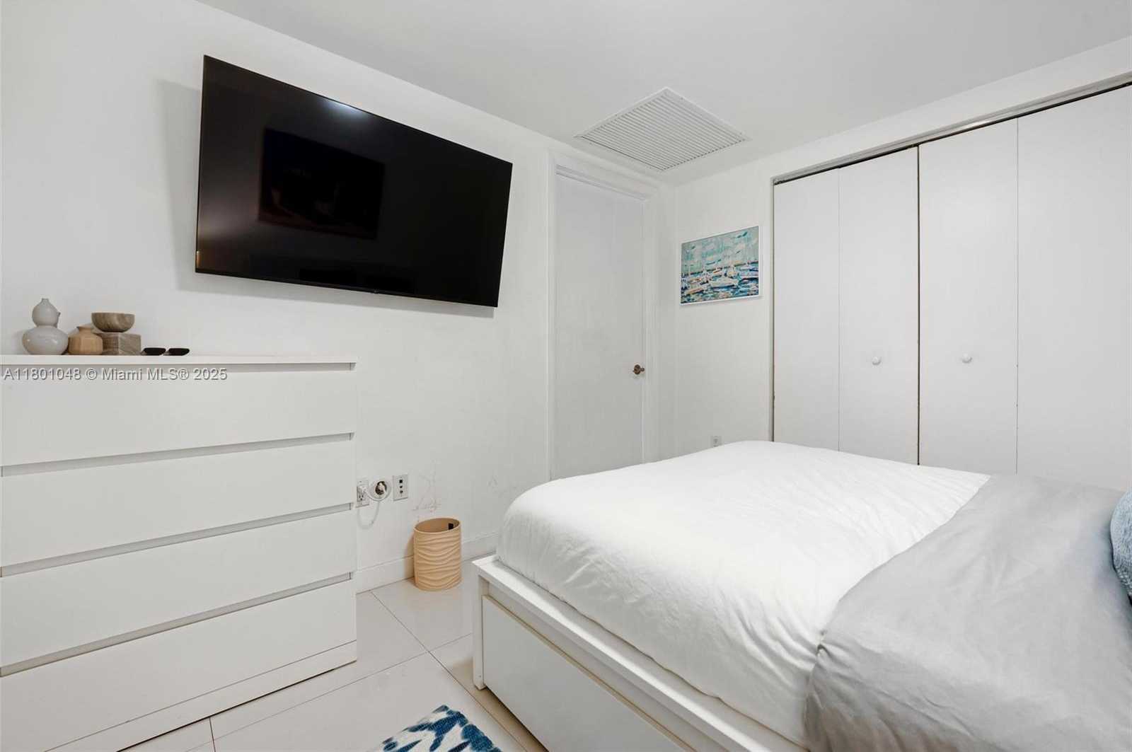 Small Image of 485 BRICKELL AVE #1609, Miami Number 14