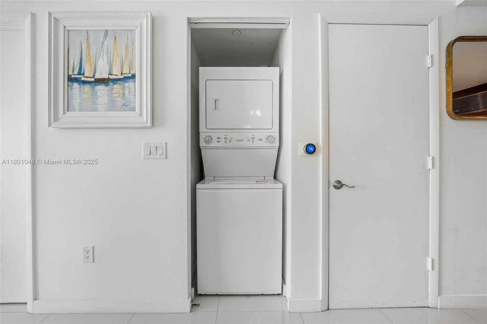 Small Image of 485 BRICKELL AVE #1609, Miami Number 16