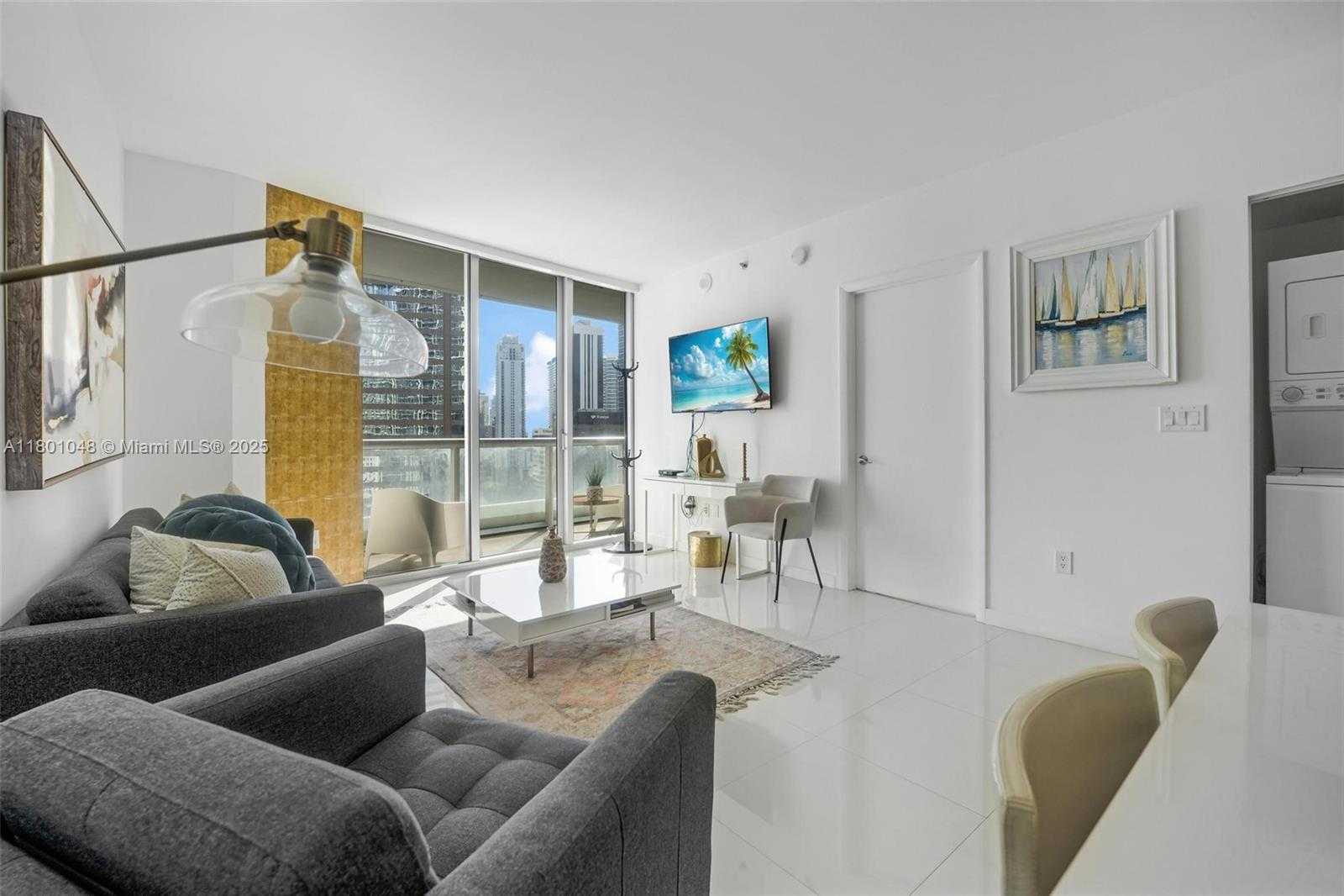 Small Image of 485 BRICKELL AVE #1609, Miami Number 2