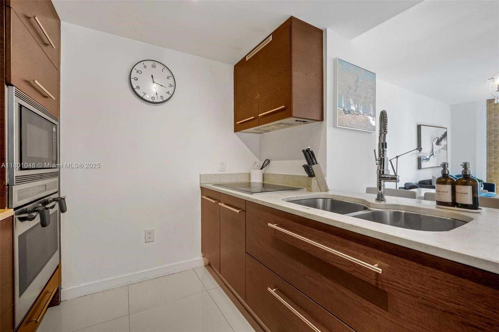 Small Image of 485 BRICKELL AVE #1609, Miami Number 4