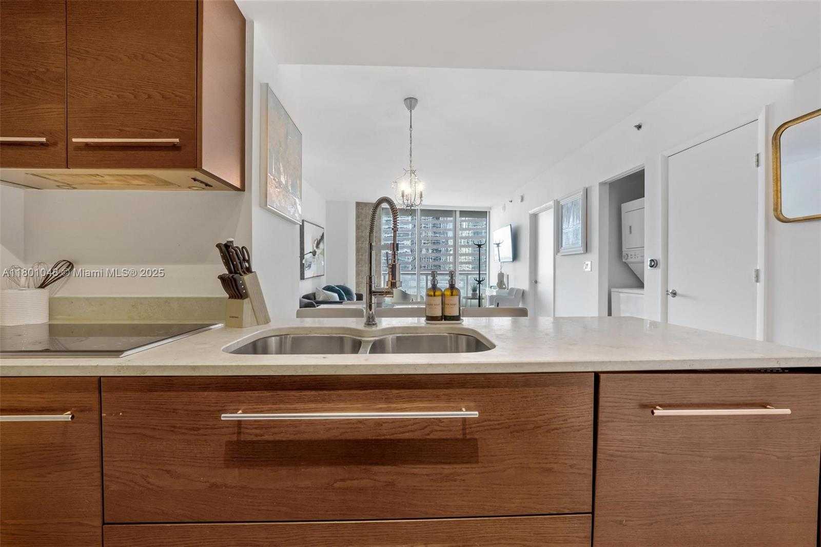 Small Image of 485 BRICKELL AVE #1609, Miami Number 5