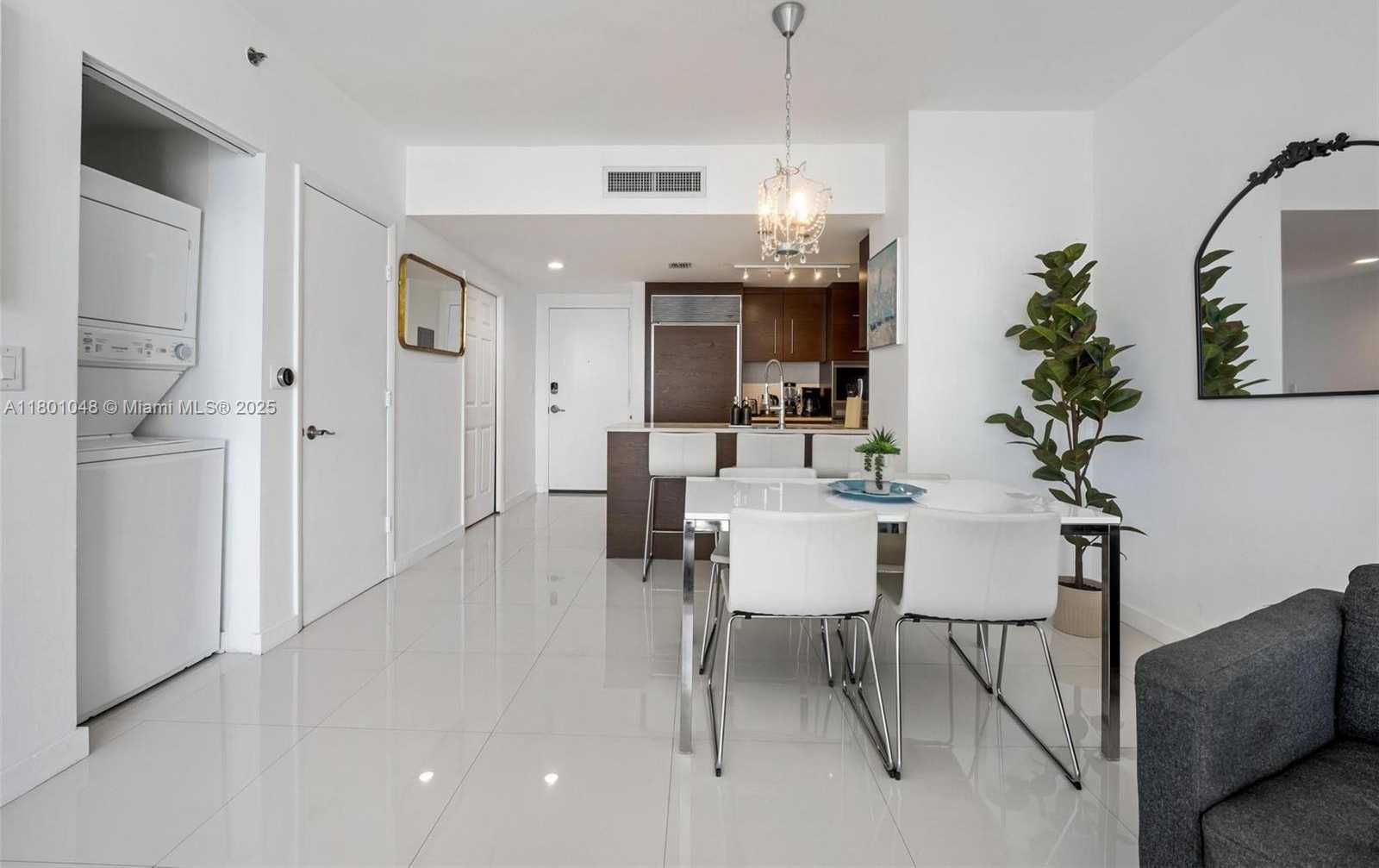 Small Image of 485 BRICKELL AVE #1609, Miami Number 7