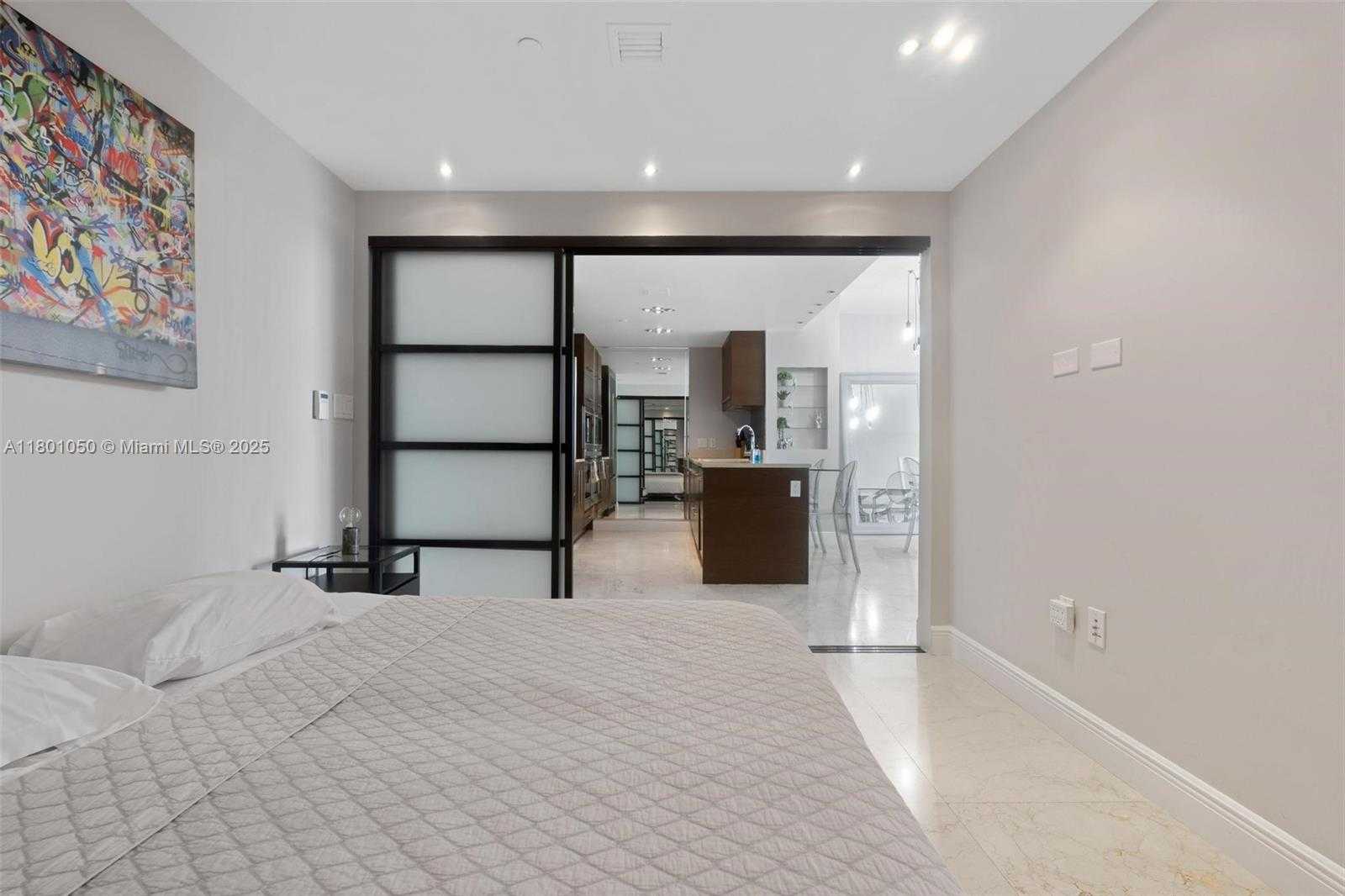 Small Image of 485 BRICKELL AVE #1909, Miami Number 10
