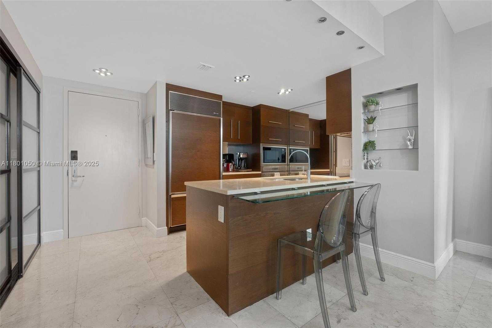 Small Image of 485 BRICKELL AVE #1909, Miami Number 11