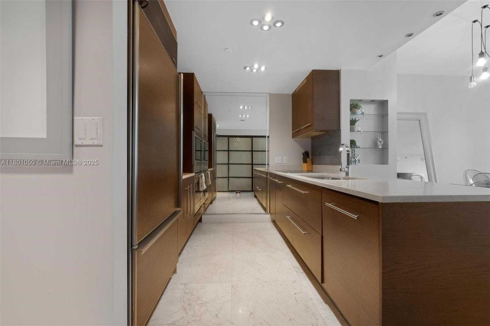 Small Image of 485 BRICKELL AVE #1909, Miami Number 12