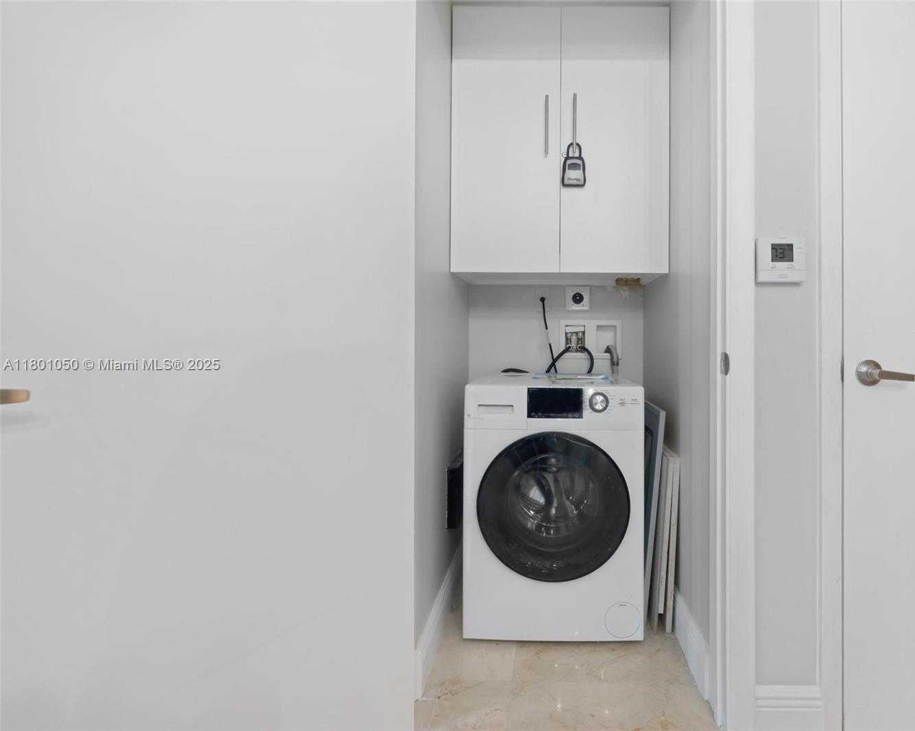 Small Image of 485 BRICKELL AVE #1909, Miami Number 13