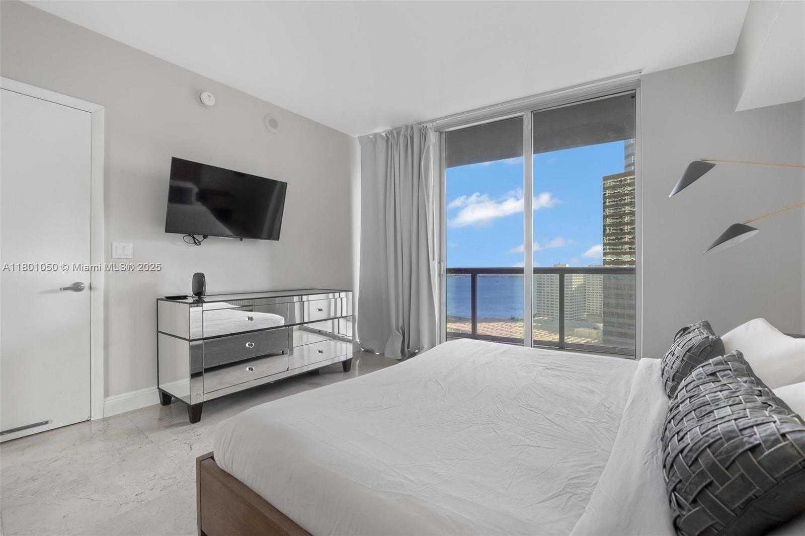 Small Image of 485 BRICKELL AVE #1909, Miami Number 6