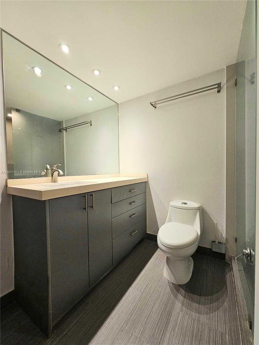 Small Image of 1000 WEST AVE #715, Miami Beach Number 10