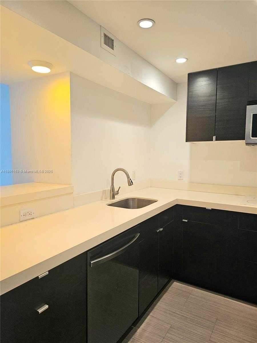 Small Image of 1000 WEST AVE #715, Miami Beach Number 2