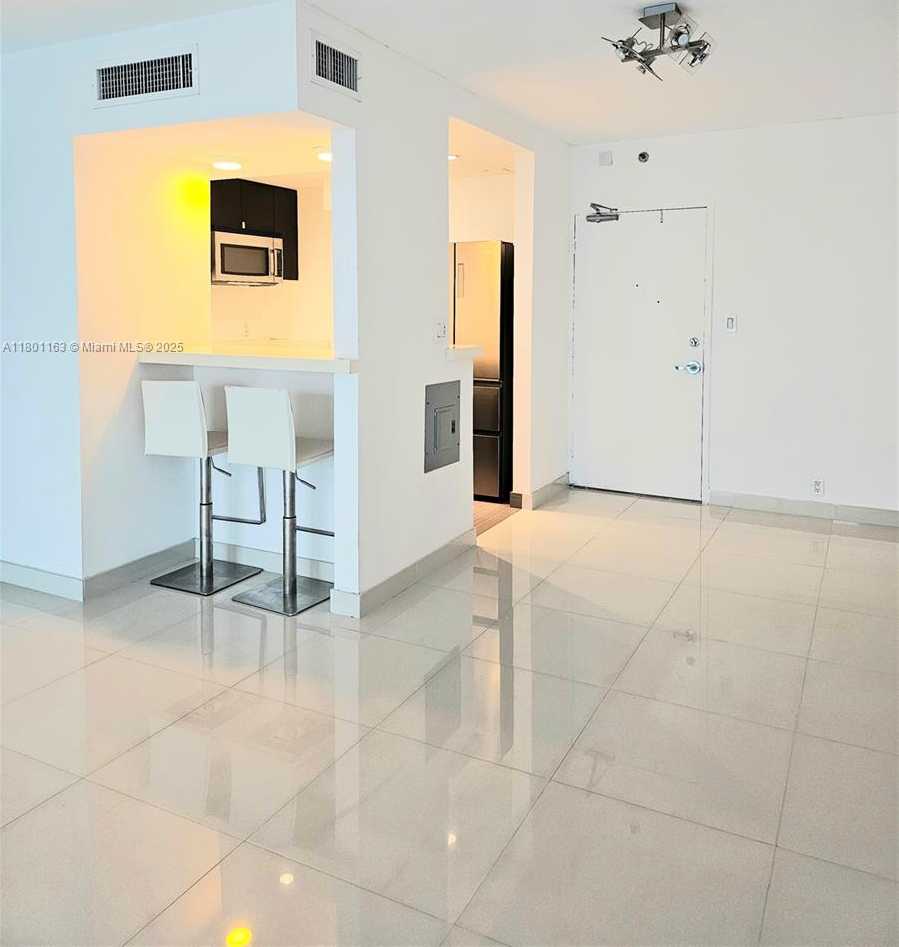 Small Image of 1000 WEST AVE #715, Miami Beach Number 5