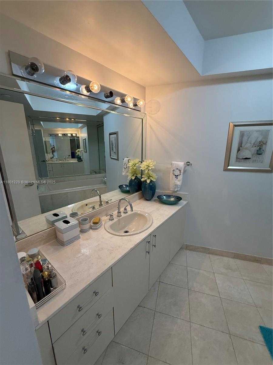 Small Image of 1000 ISLAND BLVD #911, Aventura Number 12