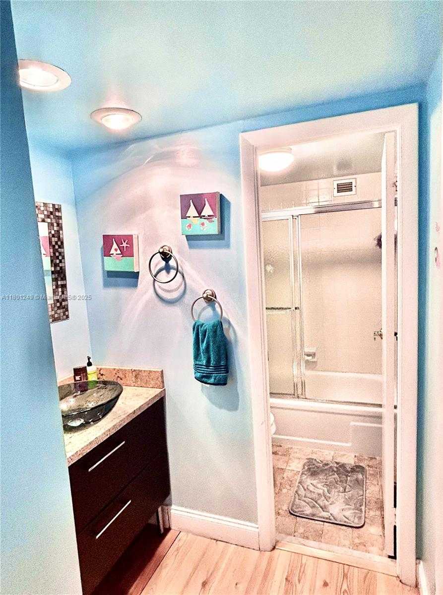 Small Image of 600 THREE ISLANDS BLVD #905, Hallandale Beach Number 11