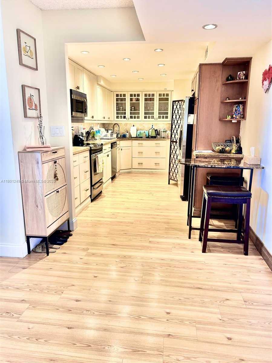 Small Image of 600 THREE ISLANDS BLVD #905, Hallandale Beach Number 2
