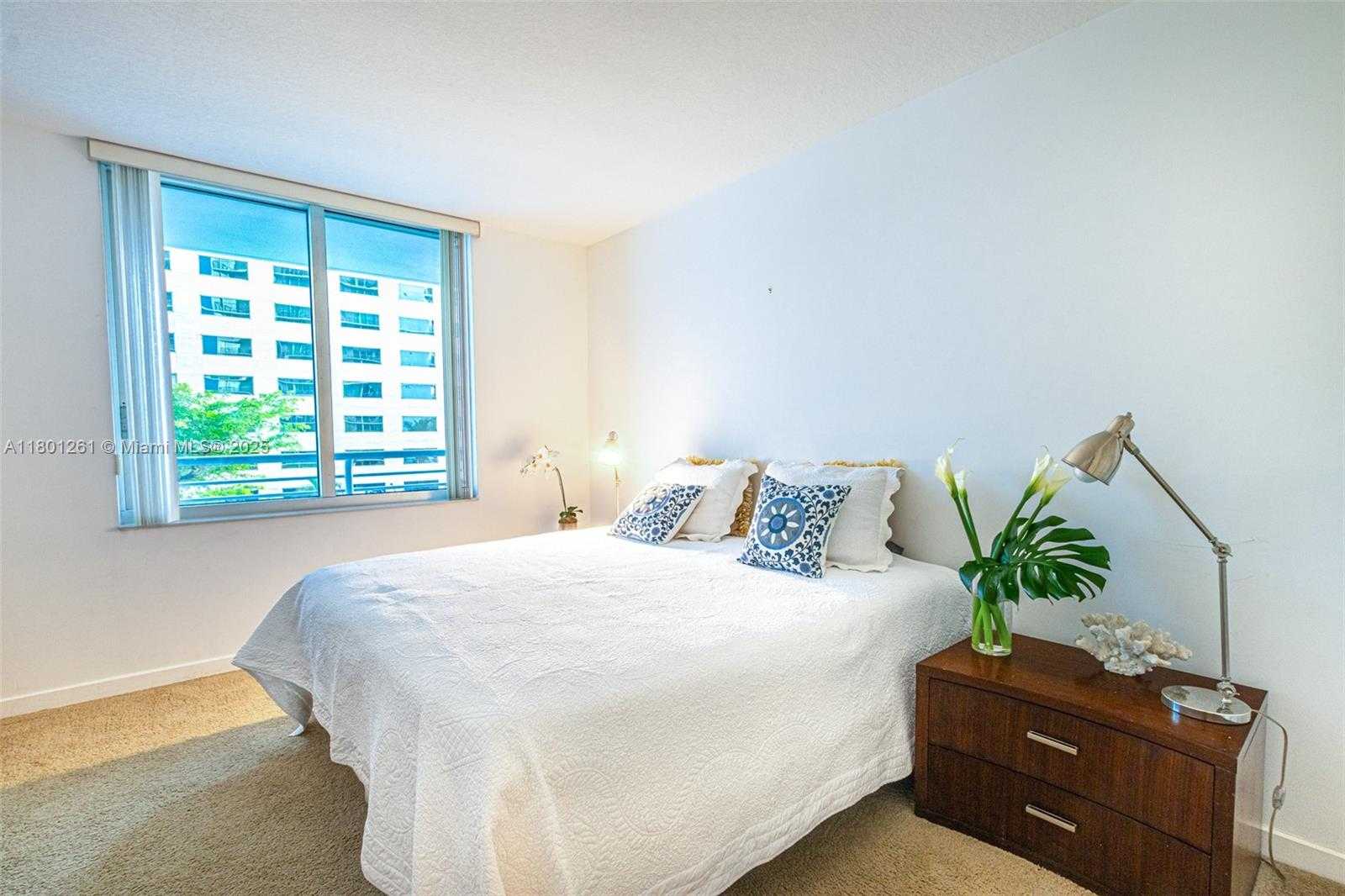 Small Image of 335 Biscayne Blvd, Miami, FL 33132, USA Number 12