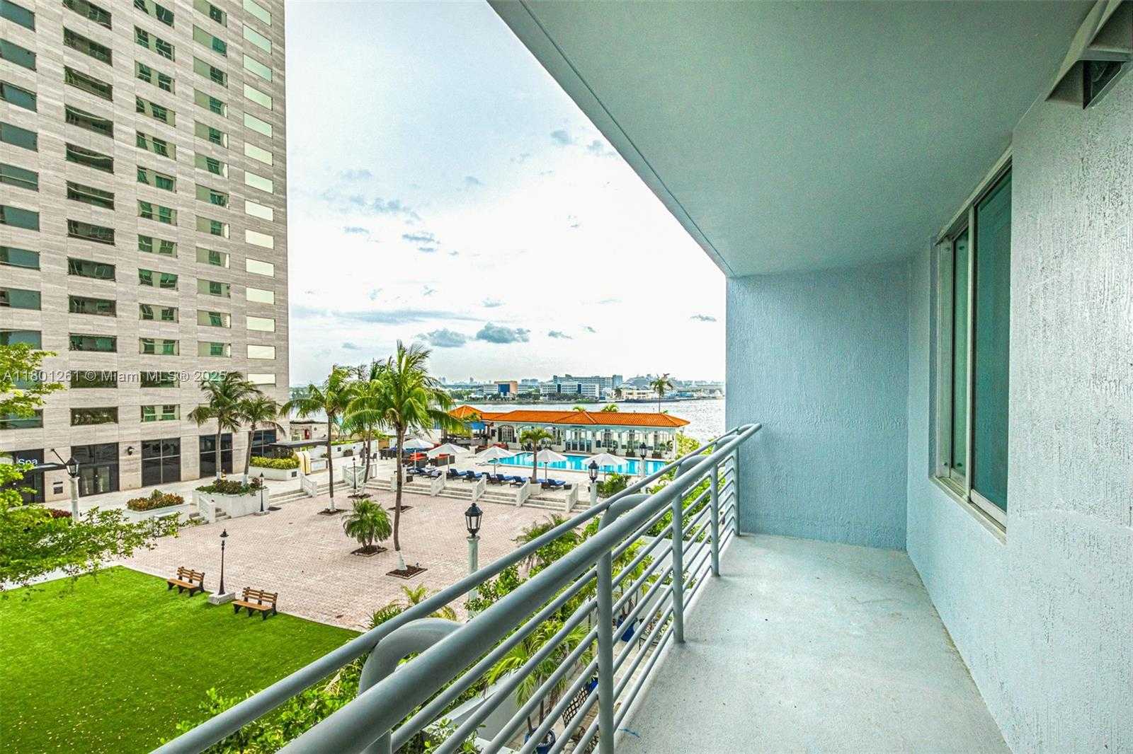 Small Image of 335 Biscayne Blvd, Miami, FL 33132, USA Number 14