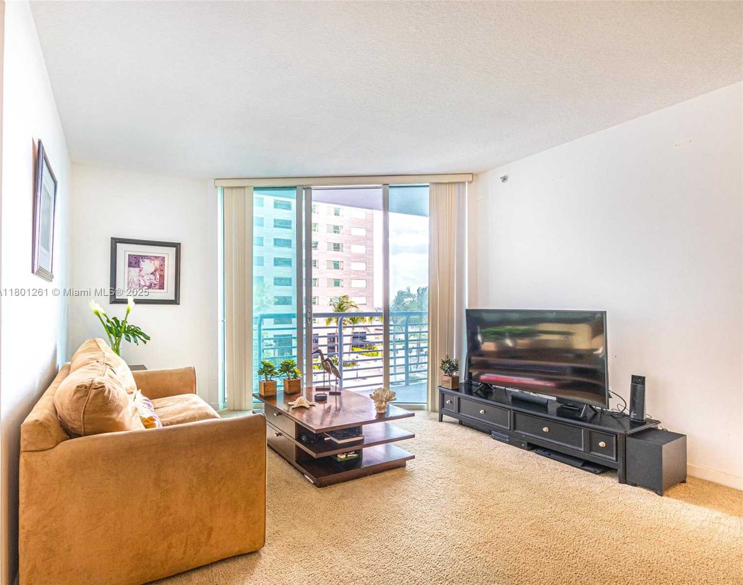 Small Image of 335 Biscayne Blvd, Miami, FL 33132, USA Number 5