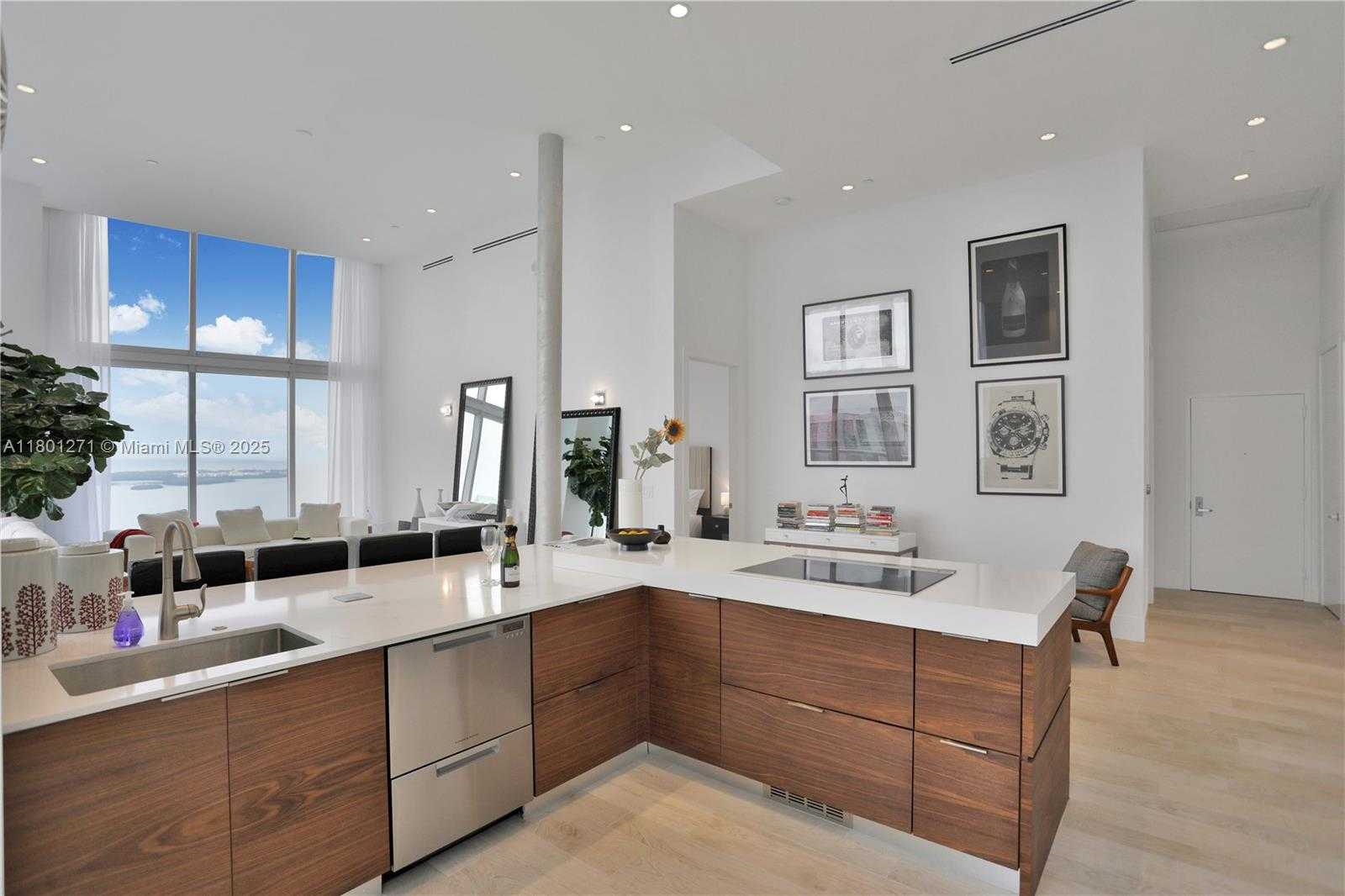 Small Image of 495 BRICKELL AVE #4102, Miami Number 12