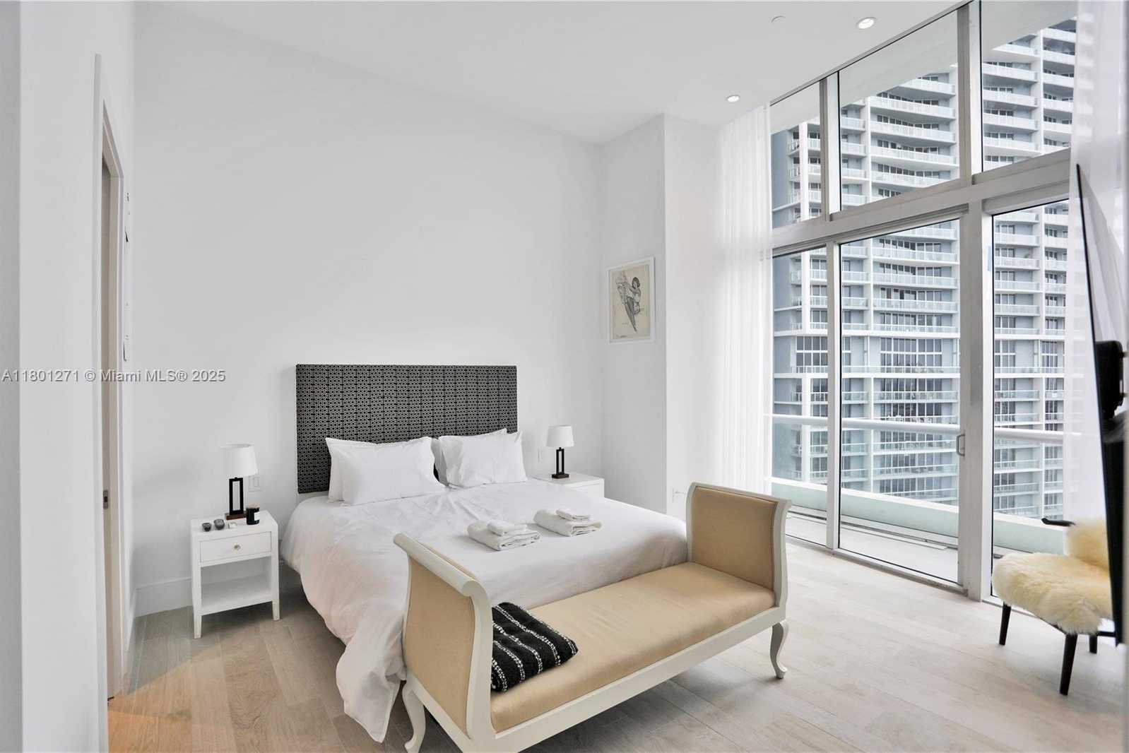 Small Image of 495 BRICKELL AVE #4102, Miami Number 13