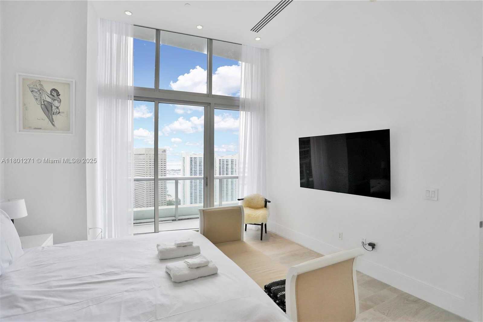 Small Image of 495 BRICKELL AVE #4102, Miami Number 15