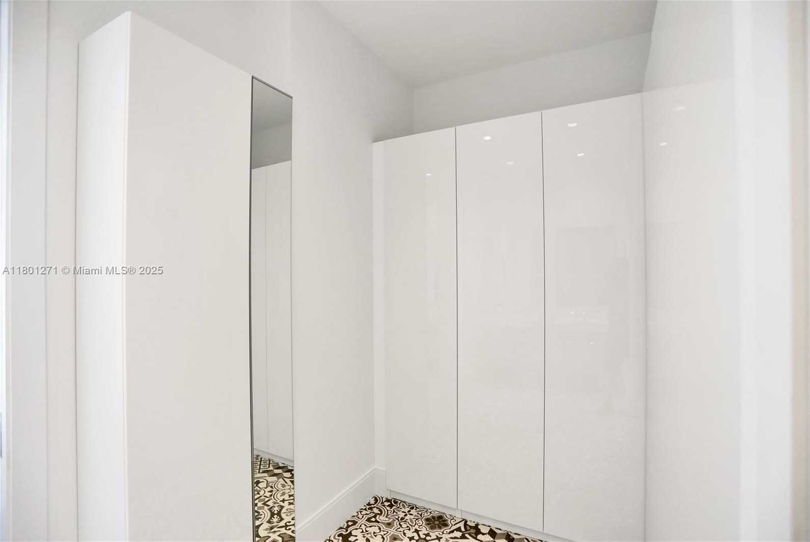 Small Image of 495 BRICKELL AVE #4102, Miami Number 19