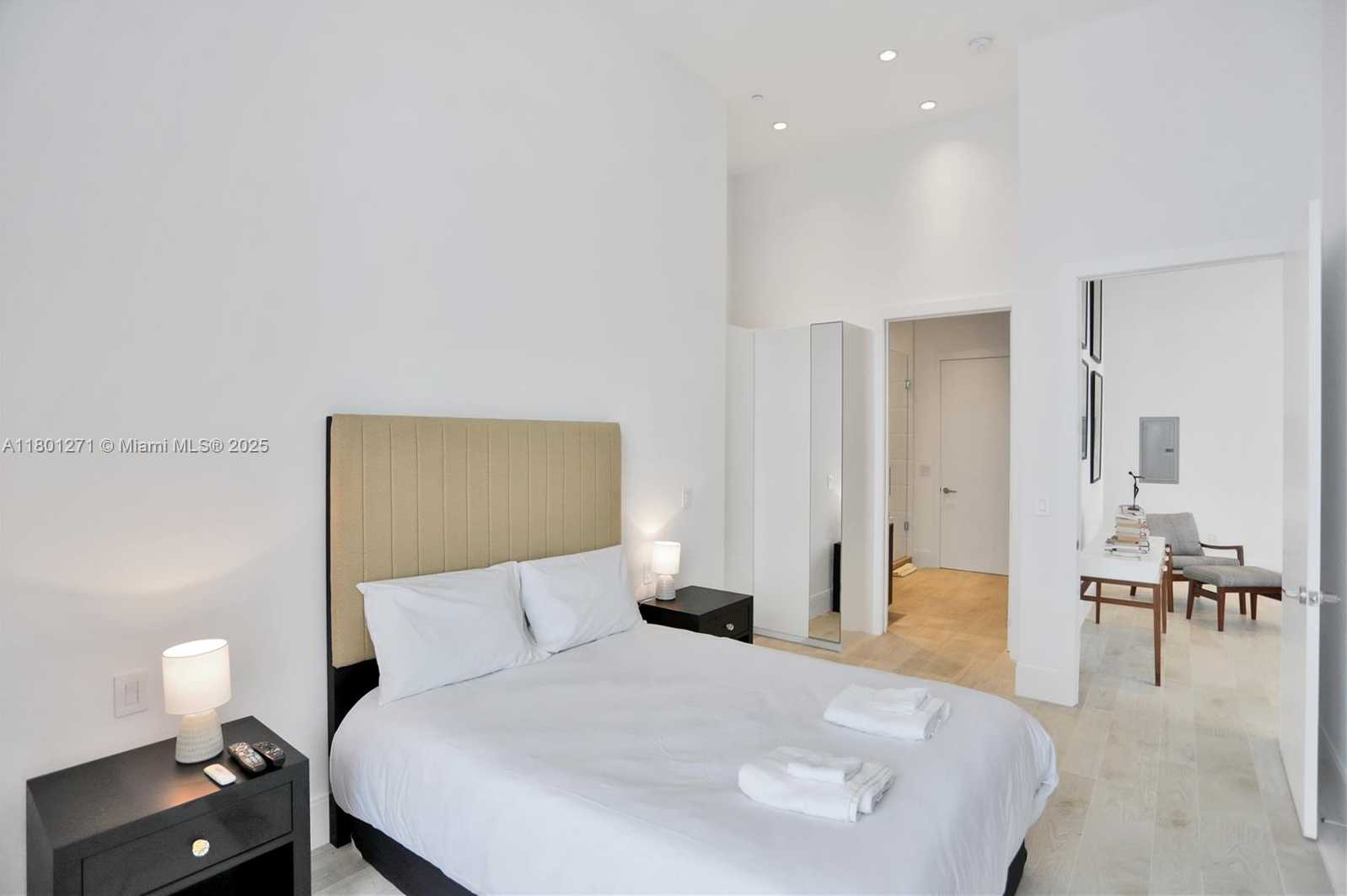 Small Image of 495 BRICKELL AVE #4102, Miami Number 25