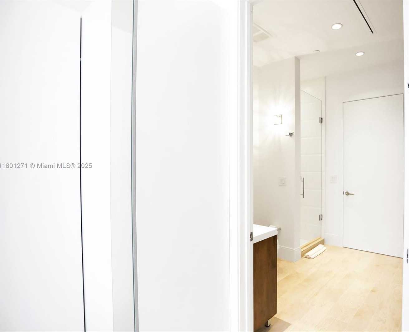 Small Image of 495 BRICKELL AVE #4102, Miami Number 26