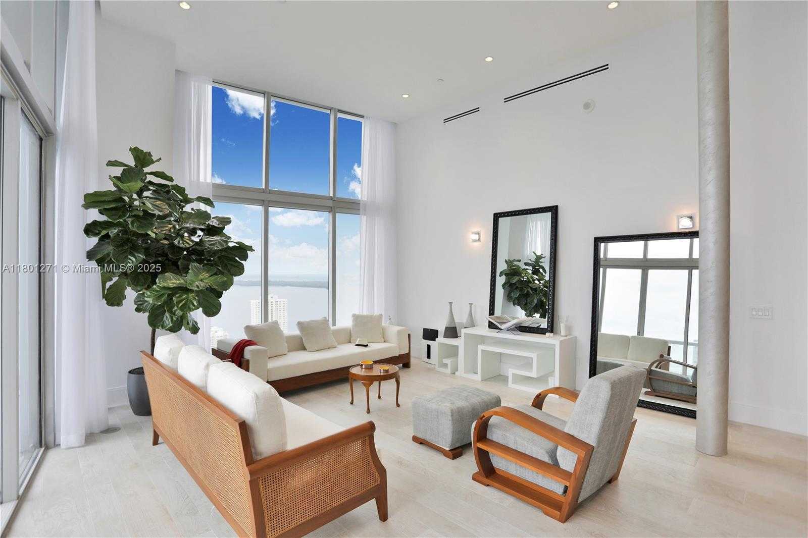 Small Image of 495 BRICKELL AVE #4102, Miami Number 4