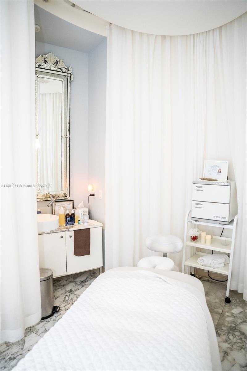 Small Image of 495 BRICKELL AVE #4102, Miami Number 54