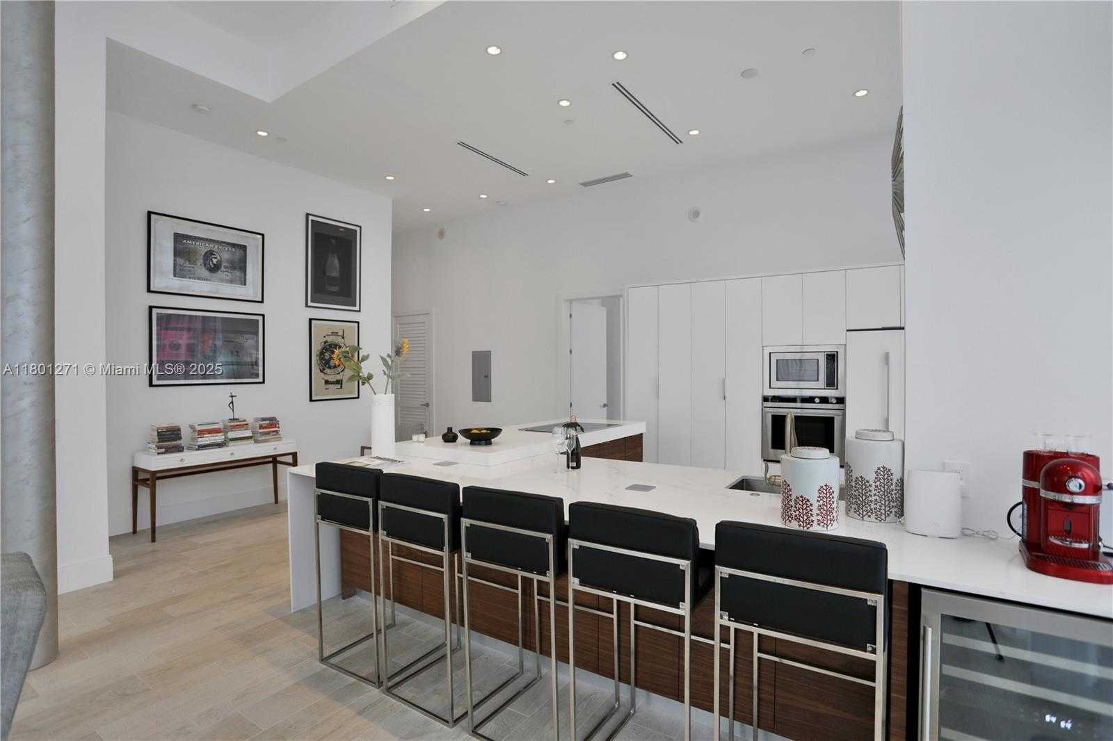 Small Image of 495 BRICKELL AVE #4102, Miami Number 8