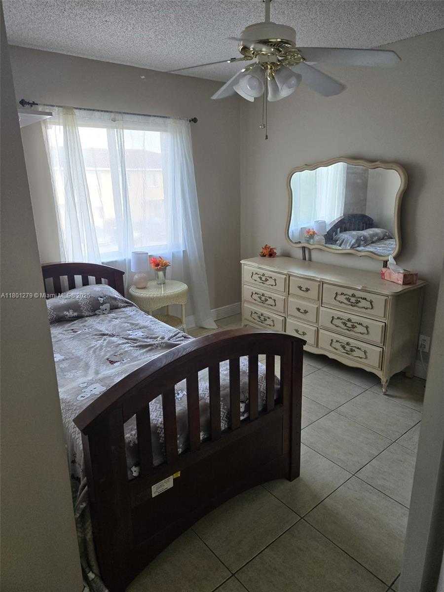 Small Image of 17472 SOUTH WEST 140TH CT, Miami Number 10