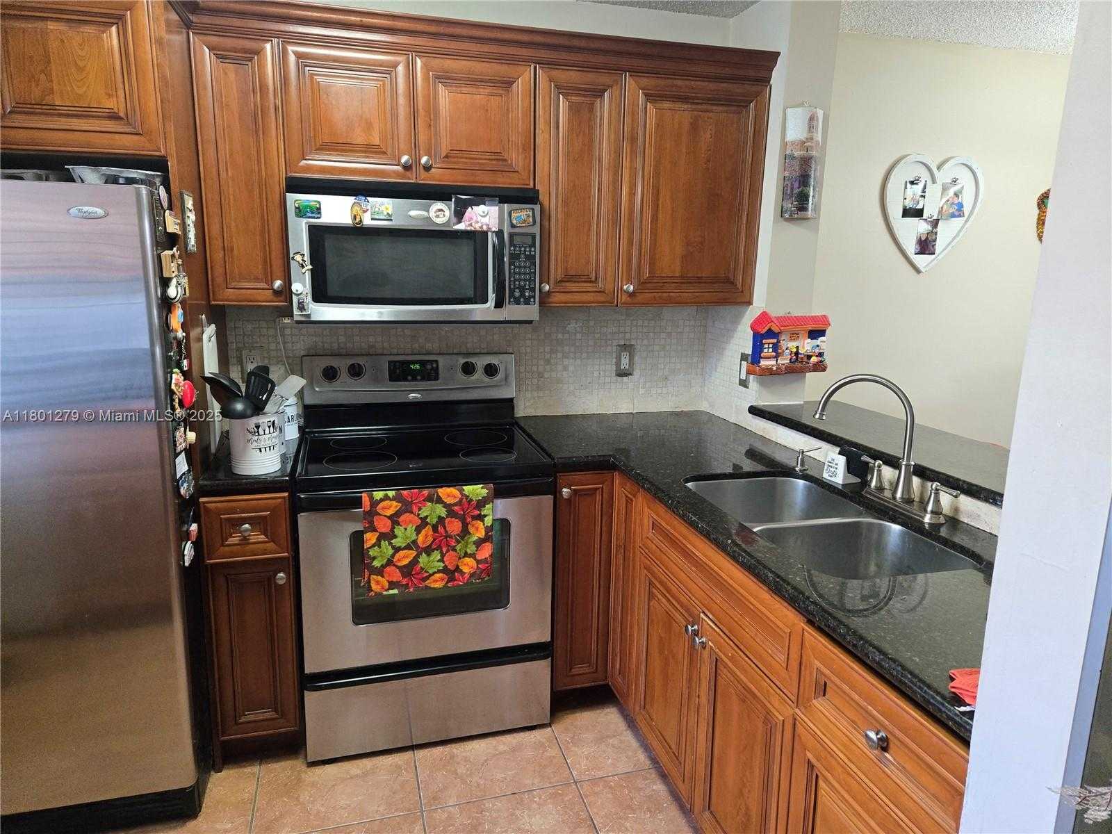 Small Image of 17472 SOUTH WEST 140TH CT, Miami Number 11
